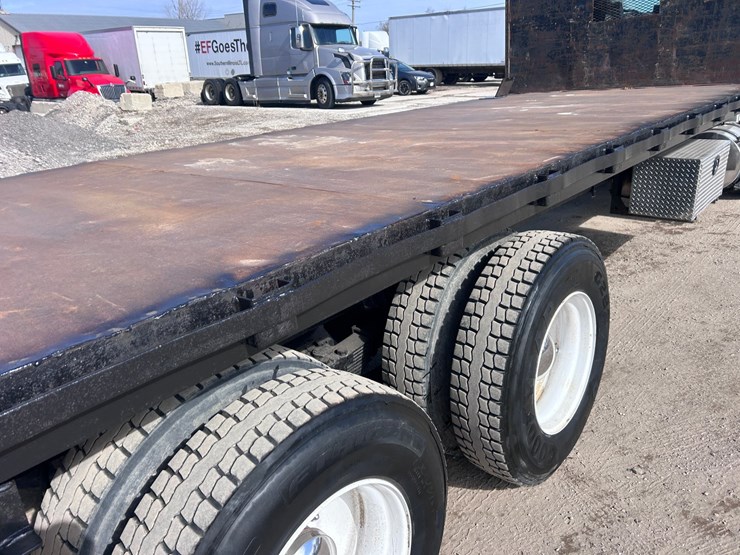 #1679-•-2004-kenworth-flatbed-truck-image-23