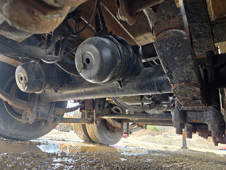 2013-massey-ferguson-8-image-29