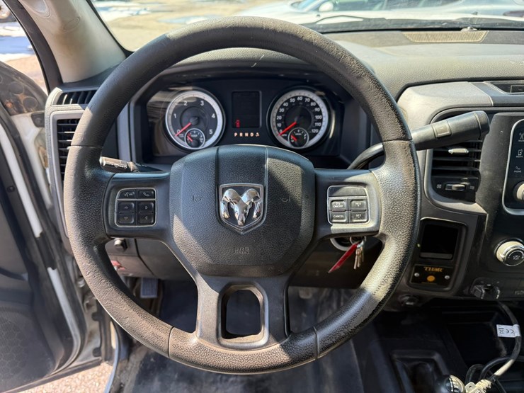 #1064-•-2015-ram-5500-heavy-duty-service-truck-image-29