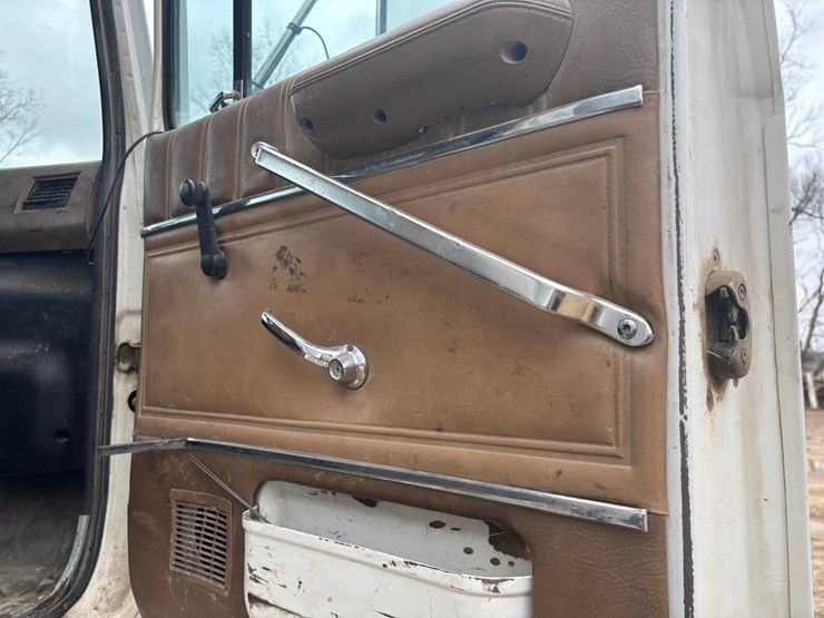 1997-ford-lt8000-image-34