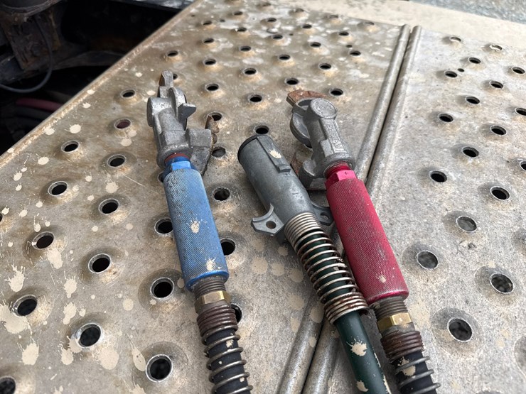 2016-massey-ferguson-8-image-35