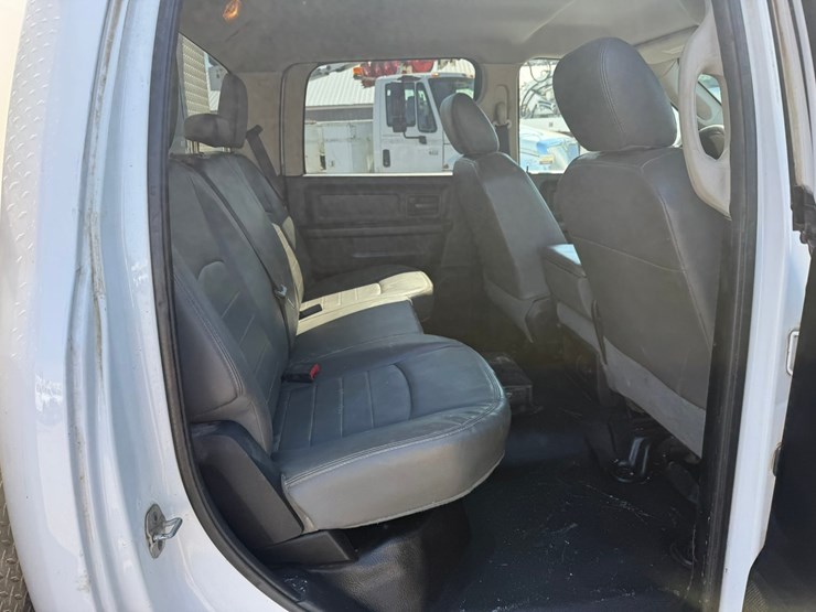 #1064-•-2015-ram-5500-heavy-duty-service-truck-image-19