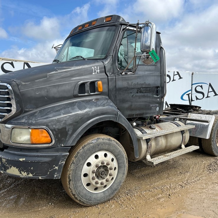 2005 MASSEY-FERGUSON 8