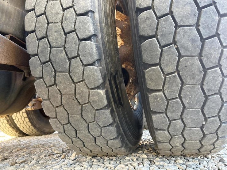 2001-mack-ch613-image-102