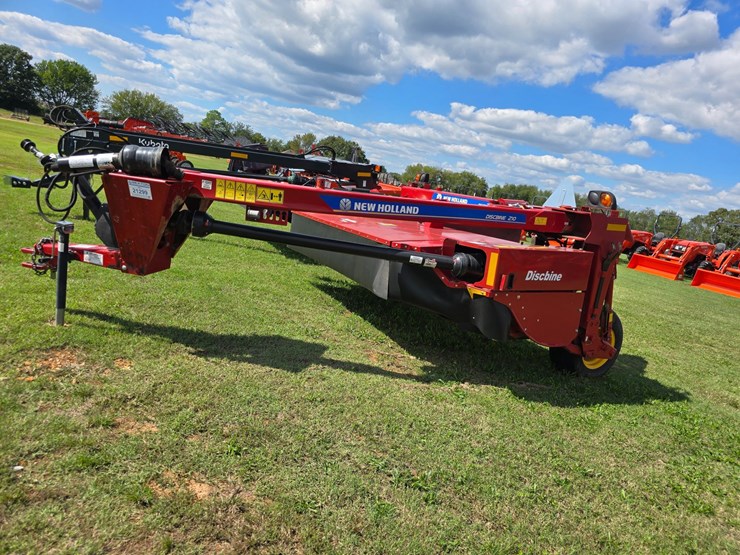 2022-new-holland-210-image-27