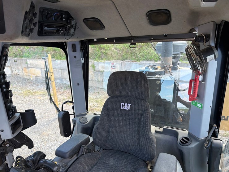 2018-caterpillar-12m3-image-44