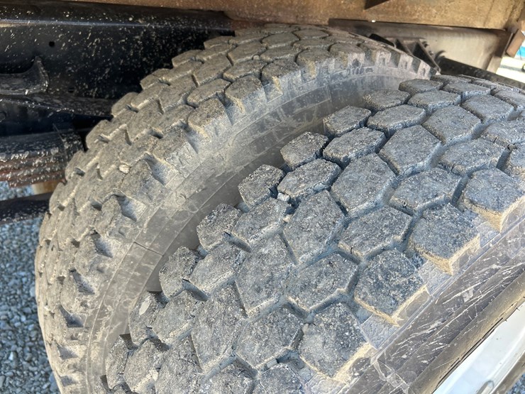 2023-ford-f750-image-65