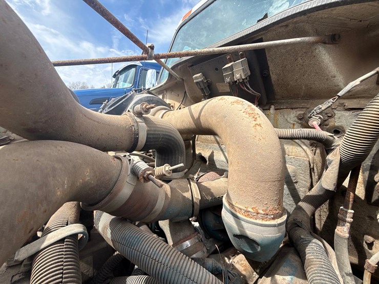 2000-international-4700-image-15