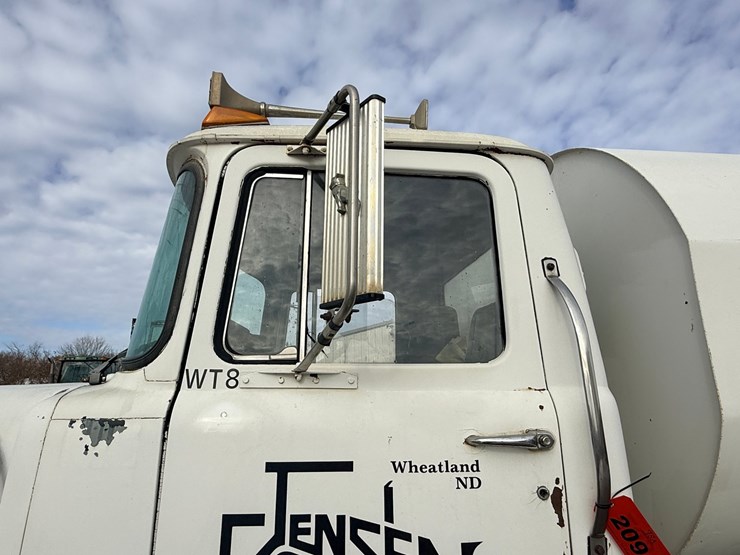 1988-mack-dm690s-image-14