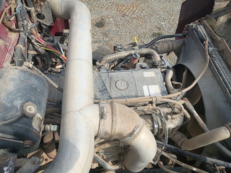 2012-massey-ferguson-8-image-42