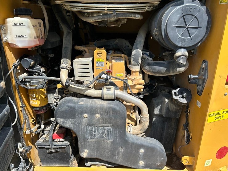 2021-caterpillar-289d3-image-17