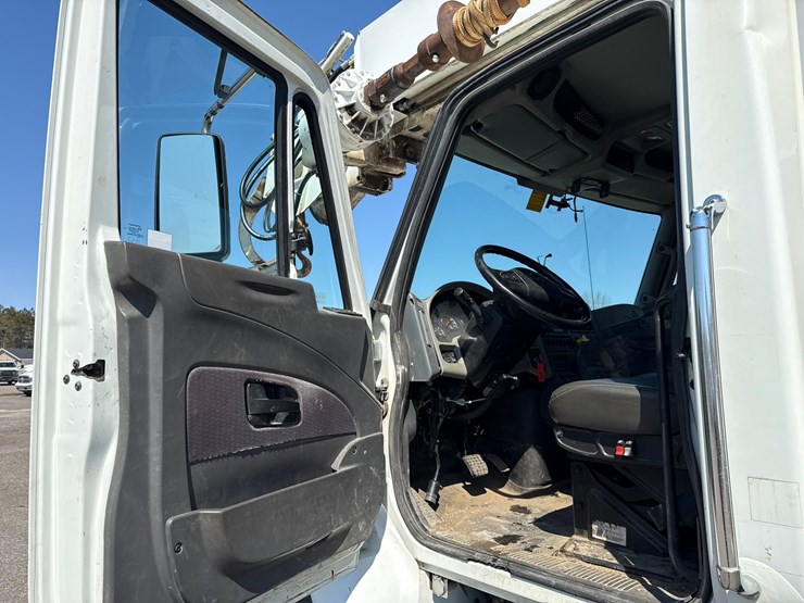 2010-international-7400-image-48