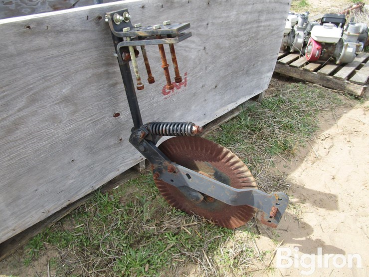 farm-king-side-dress-applicator-openers-image-9