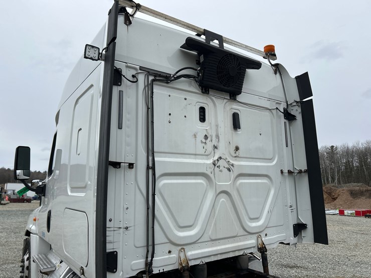 2017-massey-ferguson-8-image-37