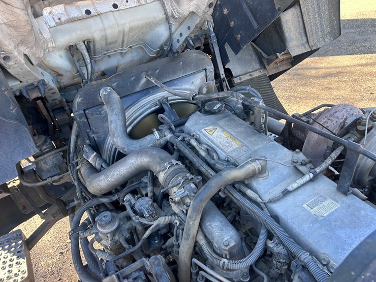 #1694-•-2004-isuzu-cab-and-chassis-image-53