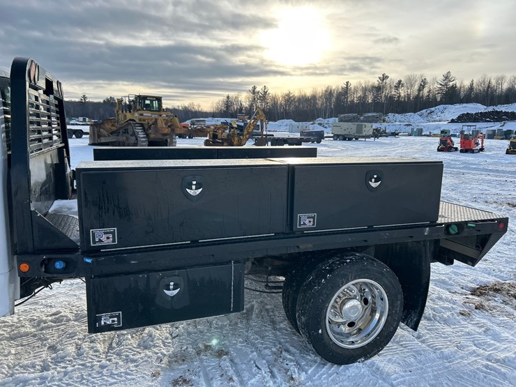 2021-ford-f550-image-17