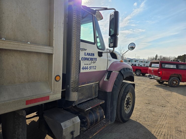 2012-international-7600-image-15