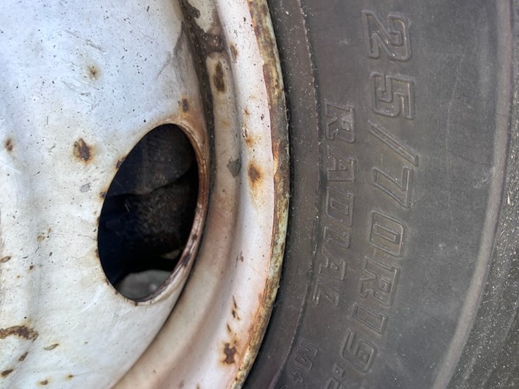 2012-isuzu-npr-image-54