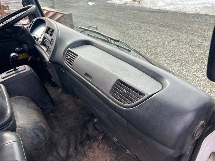 2000-gmc-t6500-image-25