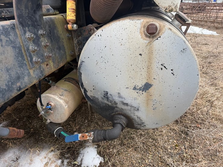 #1117-•-volvo-whitegmc-day-cab-truck-tractor-image-34