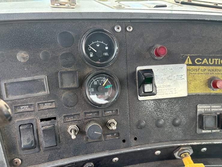 1999-mack-rd600-image-33