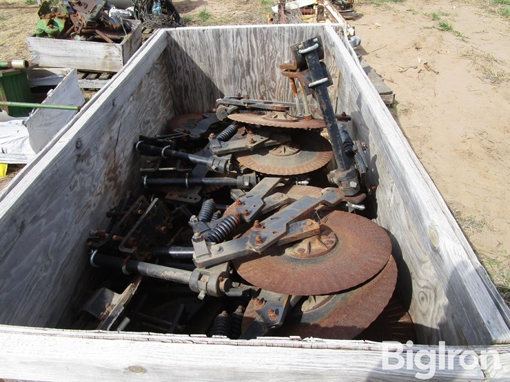 farm-king-side-dress-applicator-openers-image-1