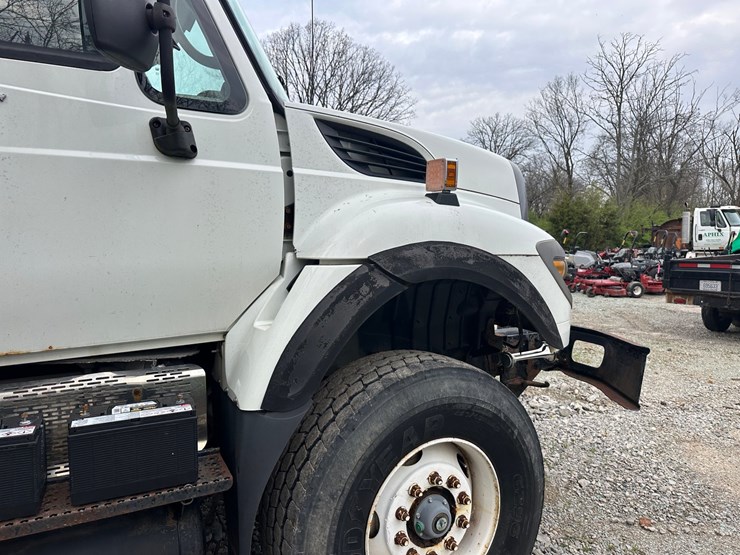 2007-international-7600-image-19