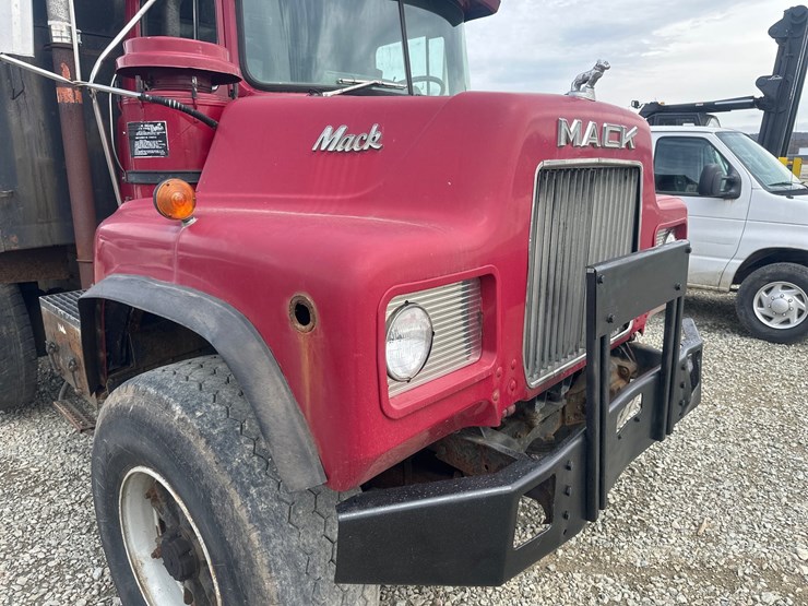 1986-mack-dm686s-image-10