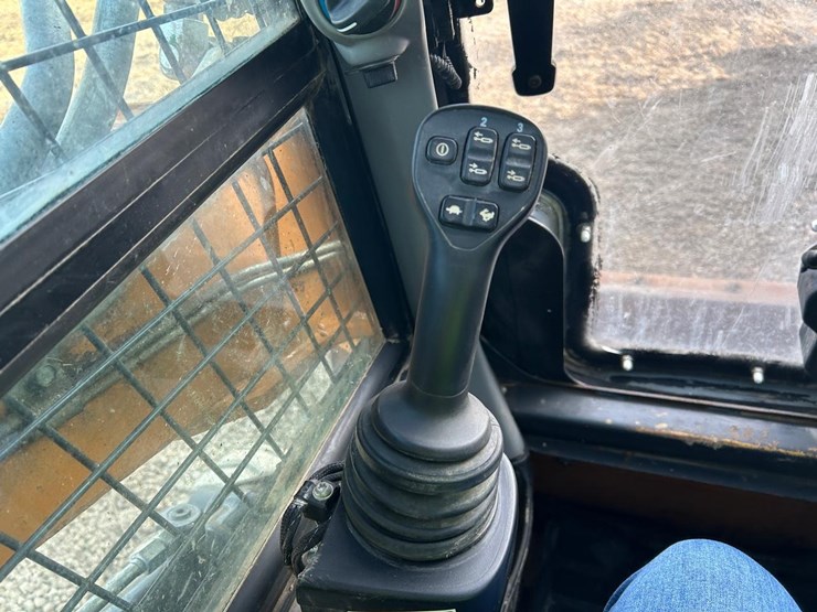 2022-case-tv450b-image-27