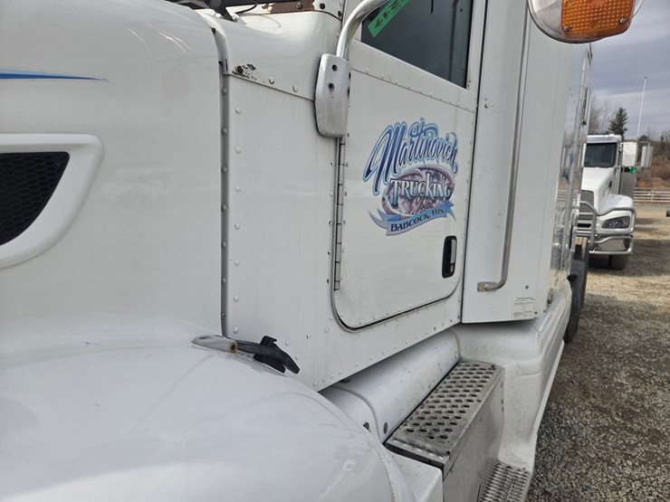 2007-peterbilt-579-image-16