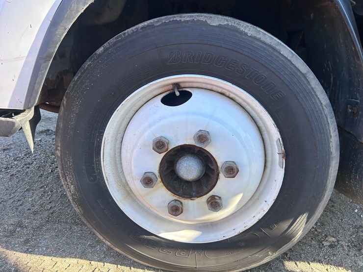 2013-isuzu-npr-image-66