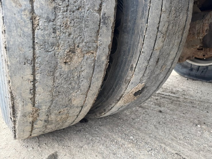 1977-ford-8000-image-44