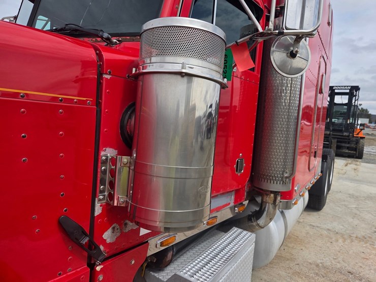 2002-peterbilt-379-image-17