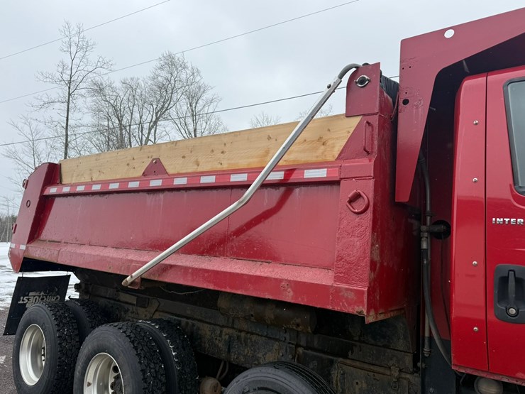 #1052-•-2007-international-7600sfa-tri-axle-dump-truck-image-16