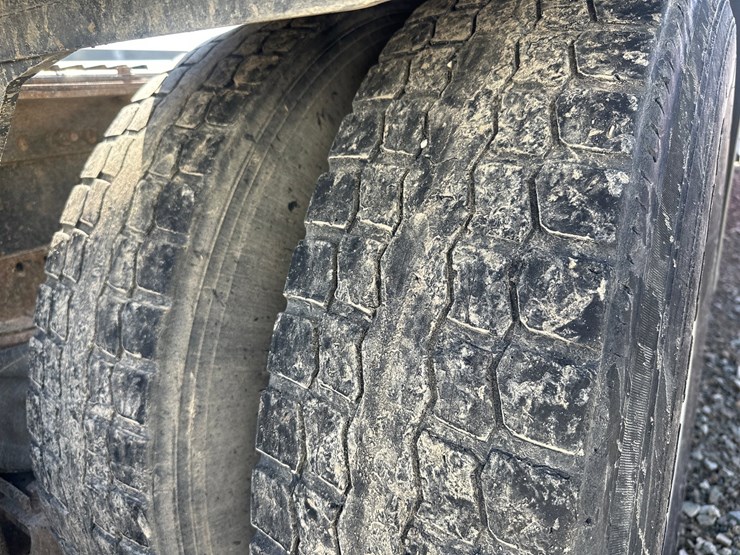 2014-massey-ferguson-8-image-62