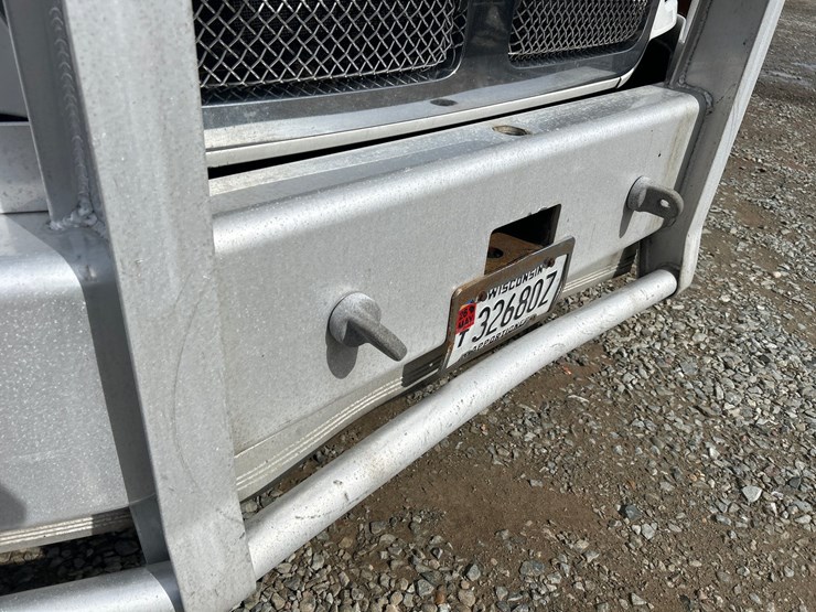 2017-kenworth-t680-image-14