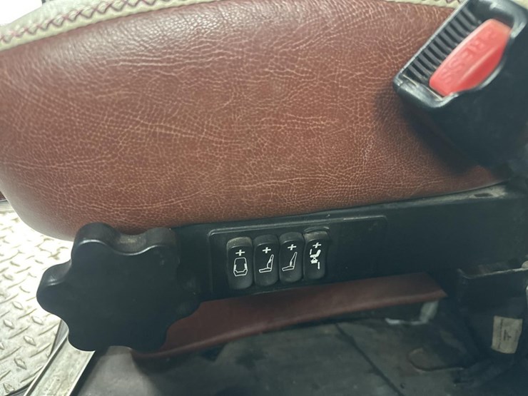 2009-massey-ferguson-8-image-34