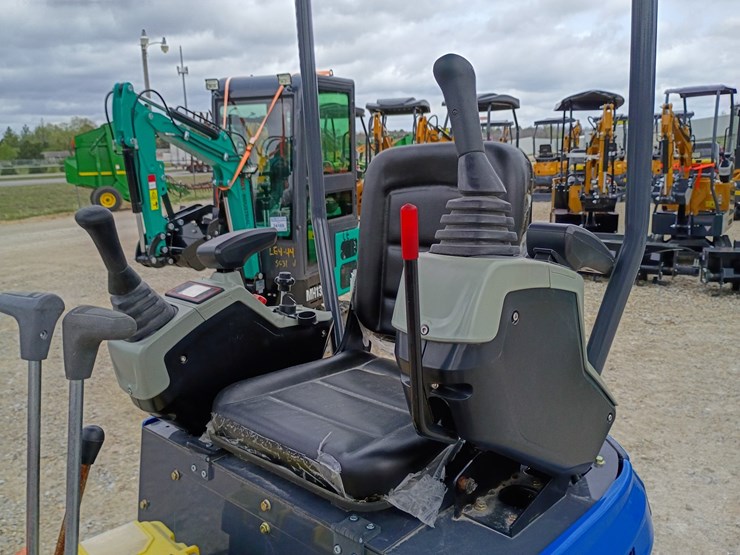 #24168-•-2025-diesel-agt-xz20k-c-mini-excavator-image-12