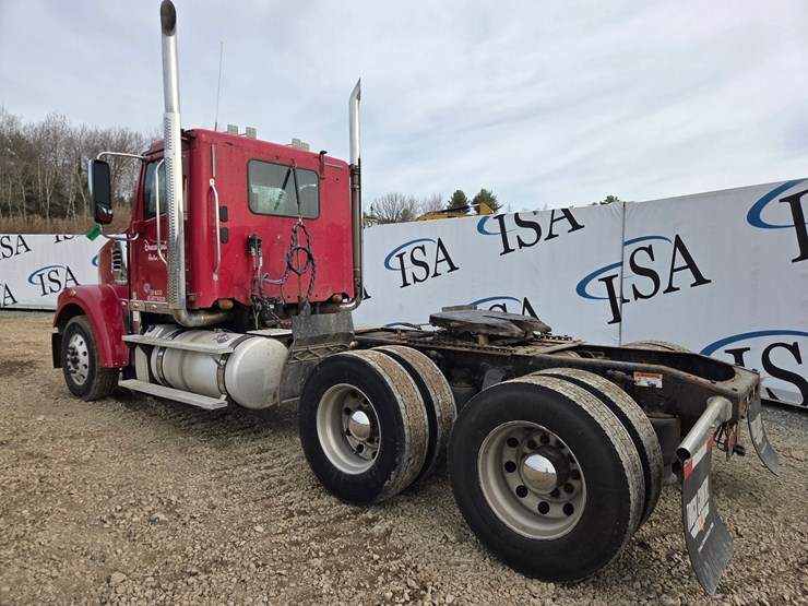 2018-freightliner-122sd-image-3