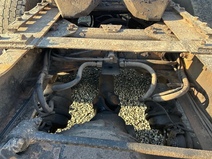 2002-massey-ferguson-8-image-25