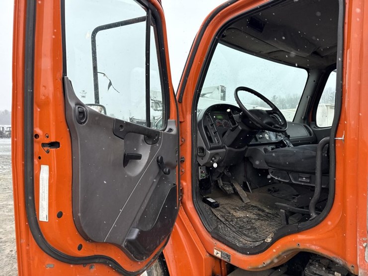 2016-massey-ferguson-8-image-36