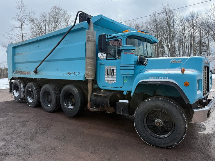 #1056-•-1989-mack-quad-axle-dump-truck-image-7