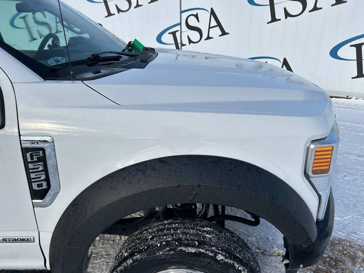 2021-ford-f550-image-11