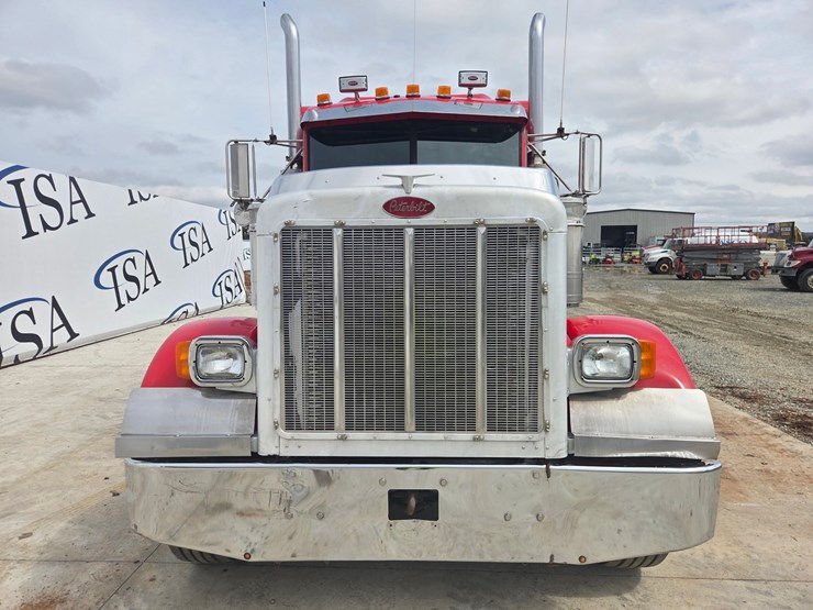 2002-peterbilt-379-image-8