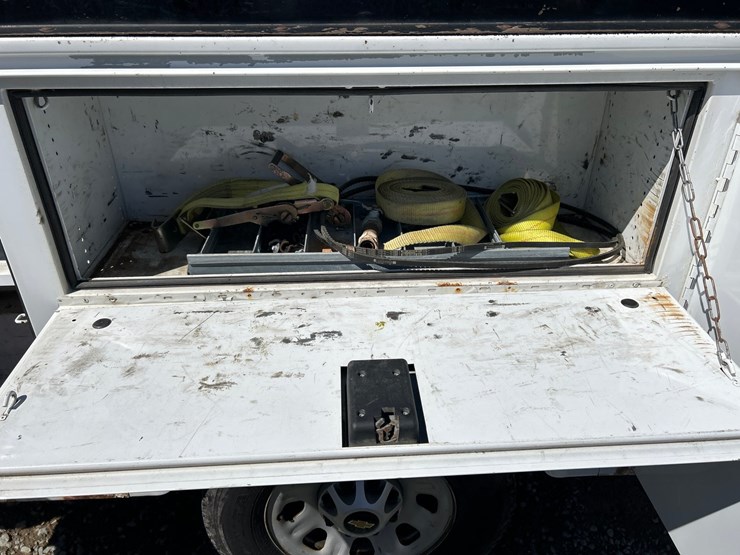 2018-chevrolet-3500-image-22