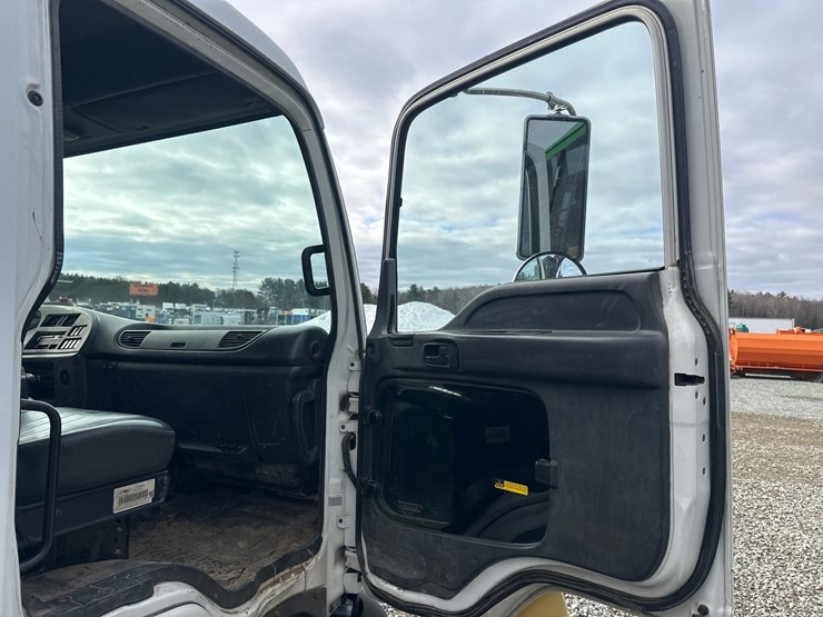 2000-gmc-t6500-image-22