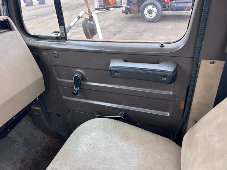 1992-international-4900-image-34