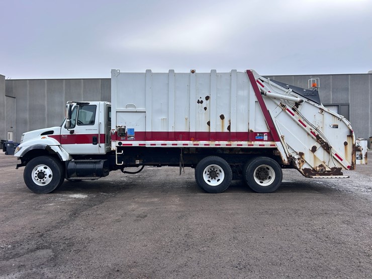 2003-international-7400-image-2