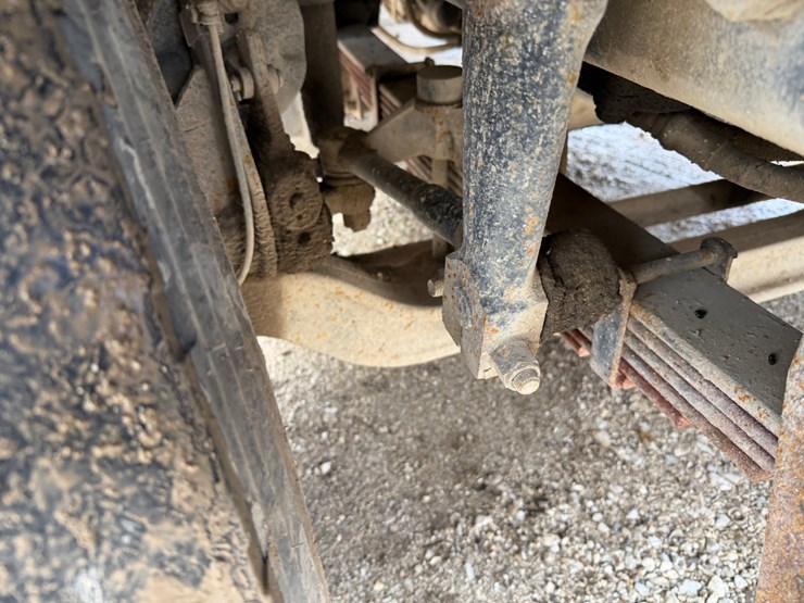 #1049-•-2005-mack-granite-tri-axle-dump-image-42