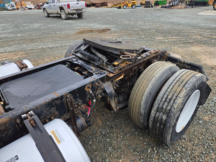 2016-freightliner-cascadia-125-image-20